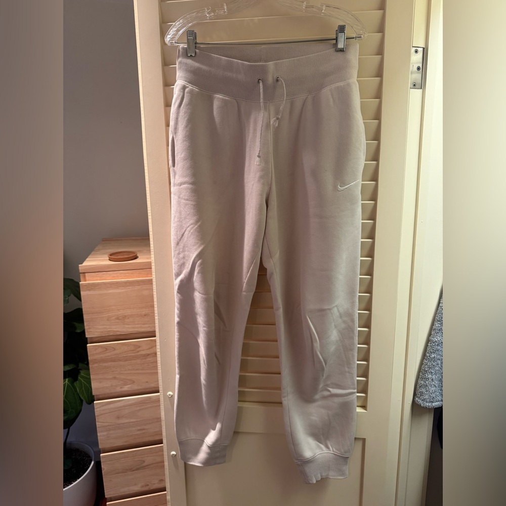 Nike sweatpants (Women’s M)